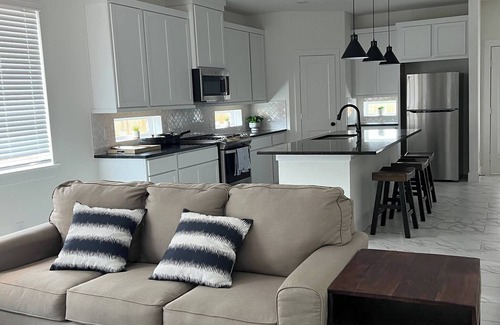 Sienna Plantation House | Relax in Style at Our Missouri City Getaway