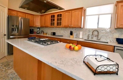 Sierra Vista Southeast House | Relax in The Hummingbird Capital of the USA. Spacious Kitchen, Mountain Views