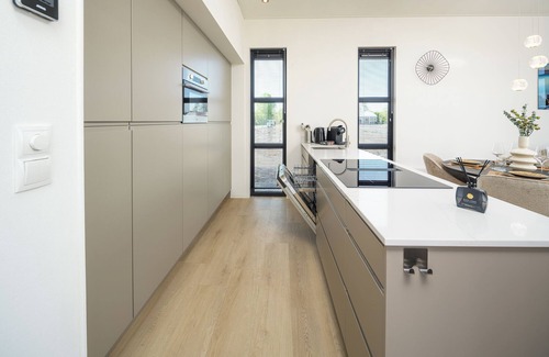 Workum House | Relax in this luxurious four-person villa with two en-suite bathrooms and a sunny garden with a terrace – ideal for long summer evenings and relaxing by the water.