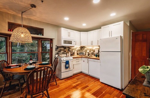 Lancaster House | Relax on Dock, Play Pool, Kayak the Coves, Views