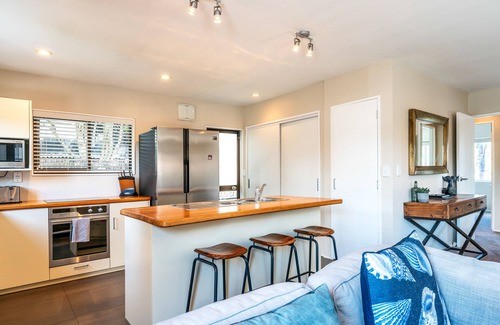 Oneroa House | Relax on Ridge | 7 seater car included