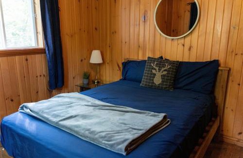 Chertsey Ski Chalet | Relax On the Lake Waterfront with Hot Tub