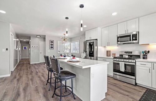 San Carlos House | Relax & Play-Pool, Spa, Views + Guest House!