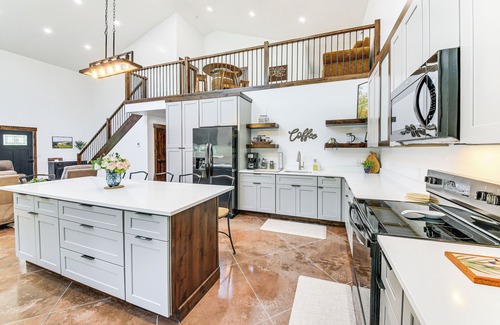 Boundary County Cottage | Relax, Reconnect & Explore: Modern Idaho House!