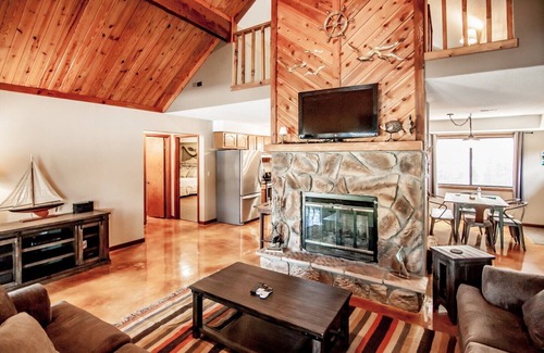 Gravois Mills House | RELAX/REFRESH AT THIS COZY COMFY LAKE HOUSE STEPS FROM THE LAKE! SUPER COVE!