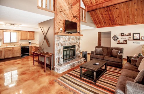 Gravois Mills House | RELAX/REFRESH AT THIS COZY COMFY LAKE HOUSE STEPS FROM THE LAKE! SUPER COVE!