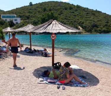 Cove Tri Zala (Zrnovo) House | Relax tiny villas 40 meters of the beach