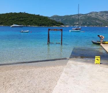 Cove Tri Zala (Zrnovo) House | Relax tiny villas 40 meters of the beach