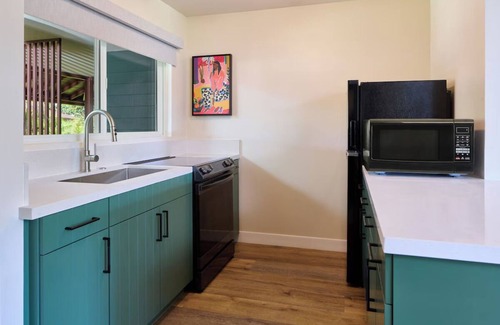 Kaanapali Hotel | Relax to the Sound of Waves in This Oceanfront Studio with Beach Access