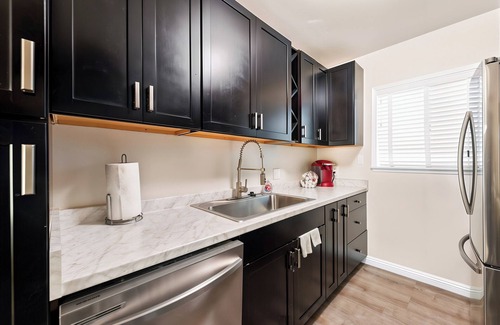 Silver Strand House | Relax & Unwind! Funky Beach House 1/2 Block to Sand, Dogs Welcome, Huge Patio!