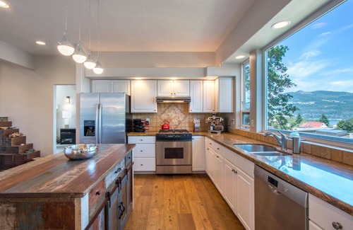 Hood River House | Relax & Watch the River, Elegant, Downtown Location, Views