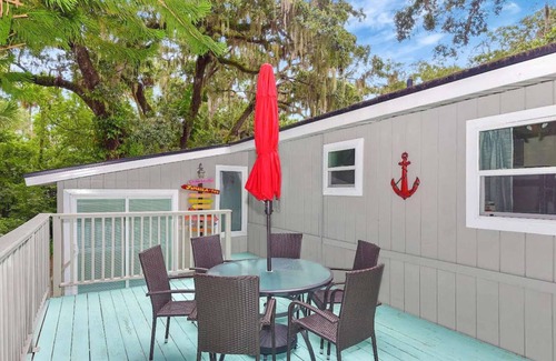 Daytona Beach House | Relax with the whole family at this peaceful, amenity loaded tropical hideaway!