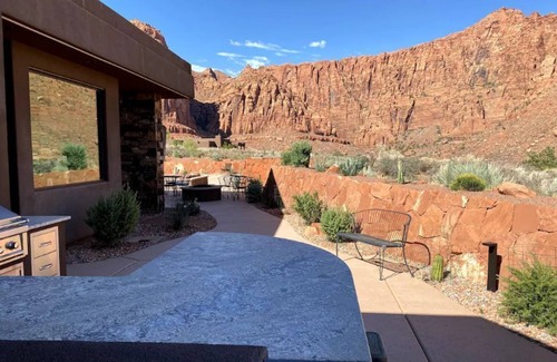 Ivins House | RELAX with your own private scenery of SNOW CANYON