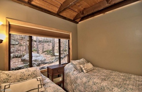 Lake Ariel House | Relax with your pooch