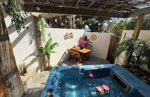 Sausset-les-Pins Apartment | Relaxation break with jacuzzi and sauna by the sea