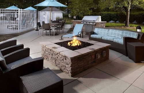 Blue Ash House | Relaxation in Cincinnati! 2 Modern Units, Free Breakfast, Full Kitchen!