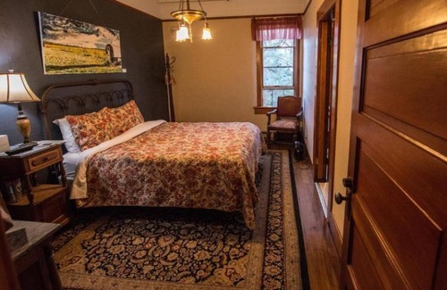 Dufur House | Relaxation Starts Here! 4 Family-Friendly Units, FREE Parking, Near Dufur Museum