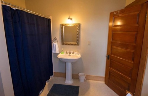 Dufur House | Relaxation Starts Here! 4 Family-Friendly Units, FREE Parking, Near Dufur Museum