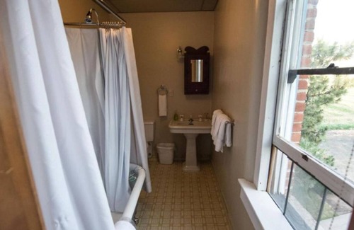 Dufur House | Relaxation Starts Here! 4 Family-Friendly Units, FREE Parking, Near Dufur Museum