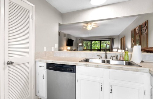 Kailua-Kona Condo | Relaxed Island Living - Royal Kahili B204