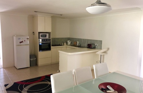 Halls Head Villa | Relaxed ocean view beach side stay