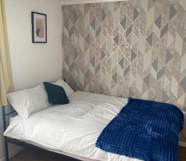 Harlow House | Relaxing 3 bed Comfy Garden Retreat In Harlow