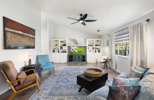 Cottonwood-Verde Village House | Relaxing 3BR Getaway Close to Vineyards with Shared Hot Tub