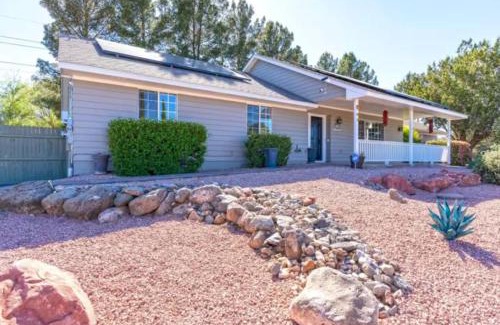 Cottonwood-Verde Village House | Relaxing 3BR Getaway Close to Vineyards with Shared Hot Tub