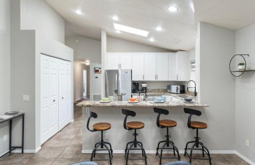 Cottonwood-Verde Village House | Relaxing 3BR Getaway Close to Vineyards with Shared Hot Tub