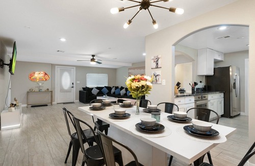 Mesa House | Relaxing 4-bedroom house w/heated pool, hot tub, basketball goal, and game room