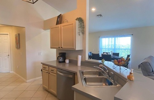 Lake Berkley House | Relaxing 4BR + 3Bath Villa Sleeps 10, with FREE heated pool!