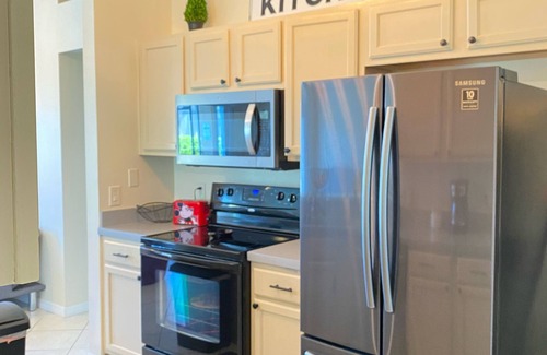 Lake Berkley House | Relaxing 4BR + 3Bath Villa Sleeps 10, with FREE heated pool!