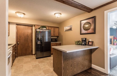 Overland Park House | Relaxing and spacious single family in heart of Overland Park