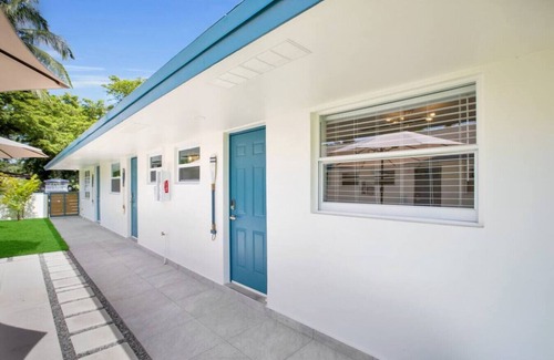 River Oaks Villa | Relaxing bedroom vacation near city/beach/airport