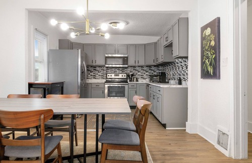 South Bend House | Relaxing Downtown SB Escape