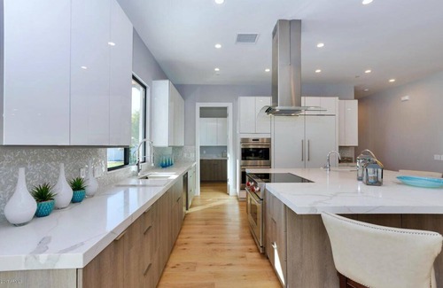 Arcadia House | Relaxing family neighborhood in multi million dollar home