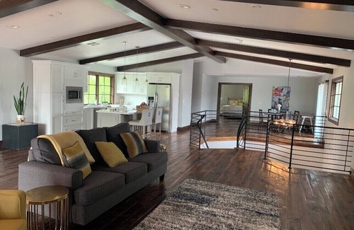 Arcadia House | Relaxing family neighborhood in multi million dollar home