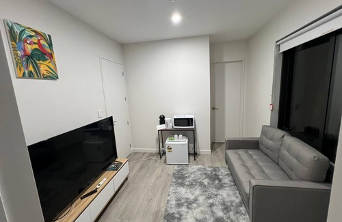 The Gardens Apartment | Relaxing Getaway One Bed Studio - Auckland Botanical Gardens