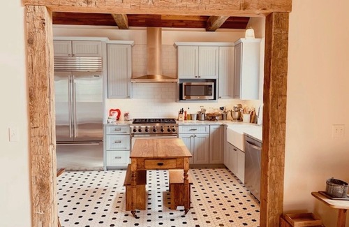 New Oxford House | Relaxing Getaway; Secluded 42 rustic acres yet close to attractions.