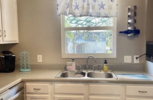 Tarpon Springs House | RELAXING GETAWAY THAT STILL FEELS LIKE HOME.