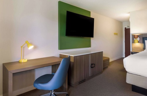 Oyster Point Hotel | Relaxing Hideaway! Spacious Unit, Pets are Welcome!