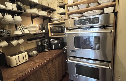 Brimfield House | Relaxing, Holiday Retreat, Pool, fireplace