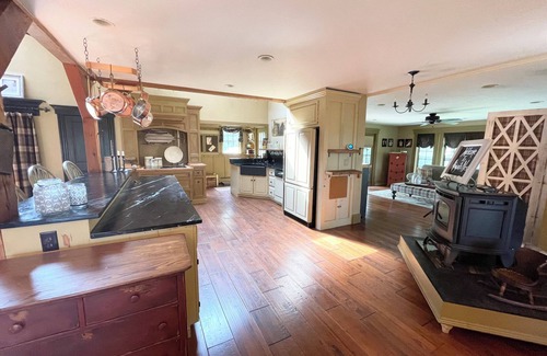 Brimfield House | Relaxing, Holiday Retreat, Pool, fireplace