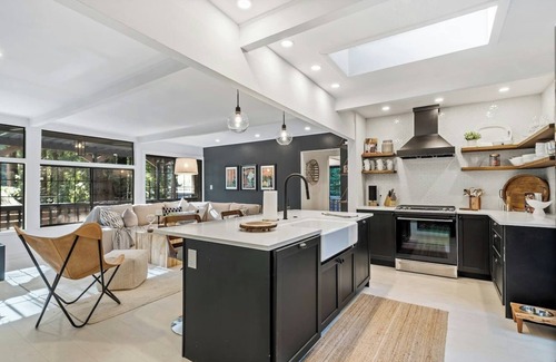 Northwood House | Relaxing Home Among The Redwoods - Dog-Friendly