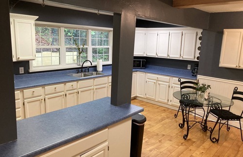 Hendersonville House | Relaxing Home within 20 minutes to Hendersonville or Lake Lure