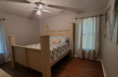 McDonough House | Relaxing House On The Hill