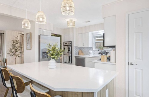 Meadows Place House | Relaxing Japandi Stay - Pool, BBQ, Firepit, XBOX