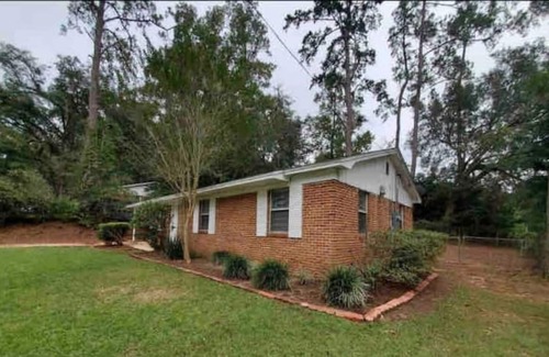 Tallahassee Villa | Relaxing King Bed Villa Downtown Tallahassee