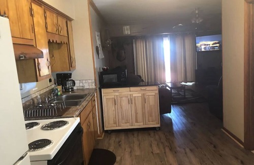 Wynnburg Cabin | Relaxing, Lakefront & Roomy Great for fishing, duck hunting, & family gatherings