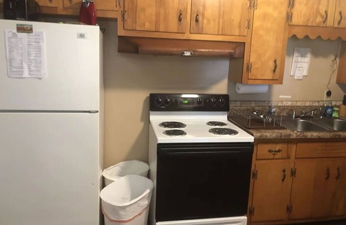 Wynnburg Cabin | Relaxing, Lakefront & Roomy Great for fishing, duck hunting, & family gatherings